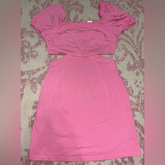 Hazel & Olive Dresses & Skirts - Hazel & Olive Fitted Pink Mini Dress Side Cutout and Puff Sleeves Women’s S